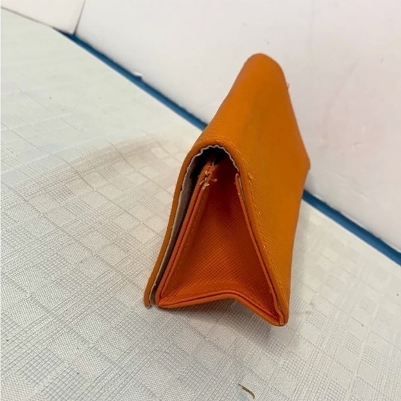 Tory Burch Glasses / Sunnies case in Orange with gold tone emblem - Picture 5 of 7